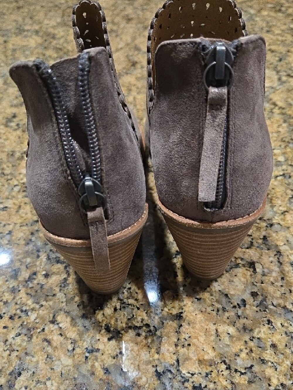 Sofft Millard Perforated Peep-Toe Booties 9M - Picture 4 of 9